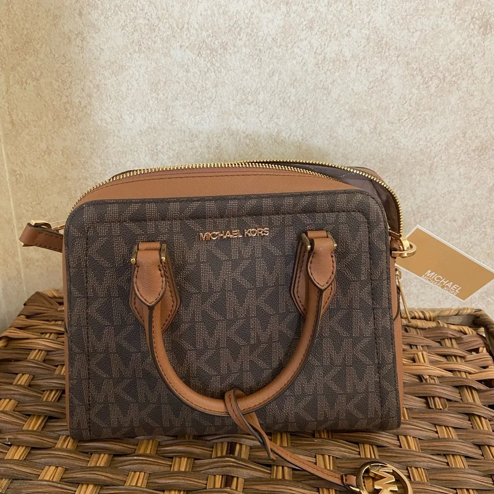 Michael Kors Purse - Picture 1 of 3